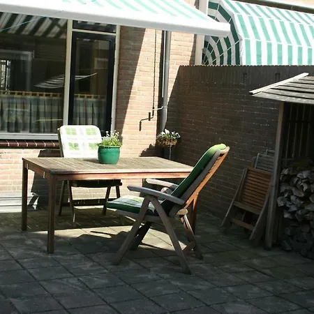 Louwestraat 아파트